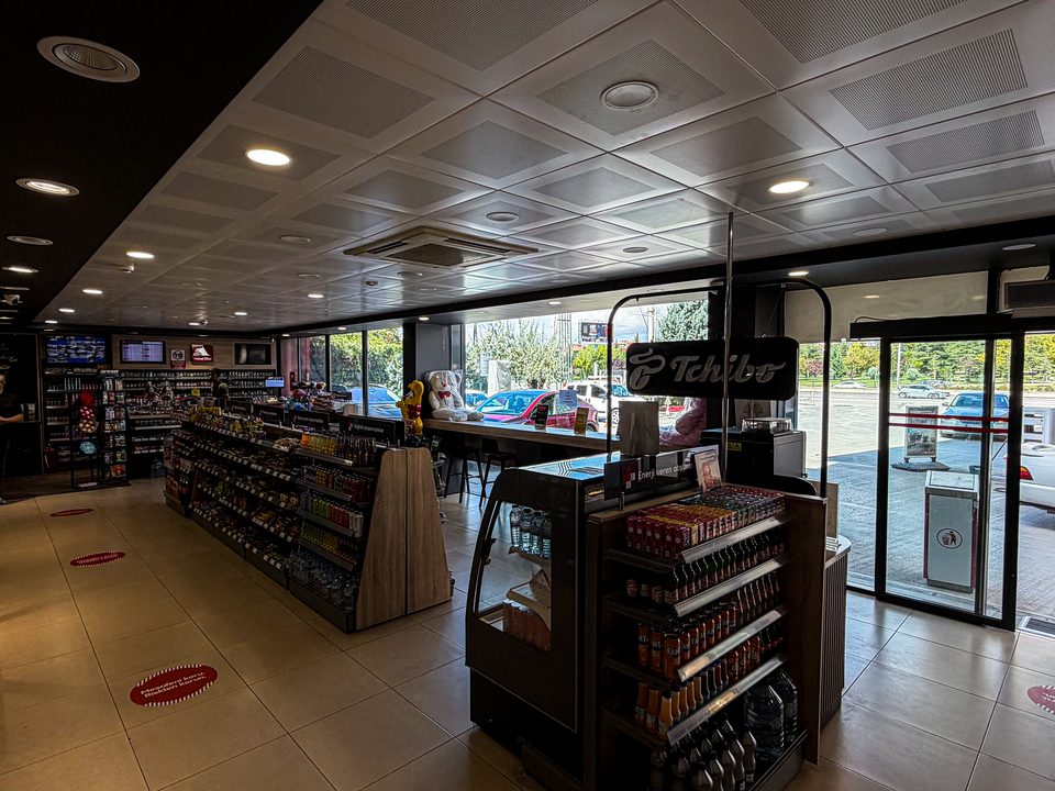 Market içinden dış alana bakış