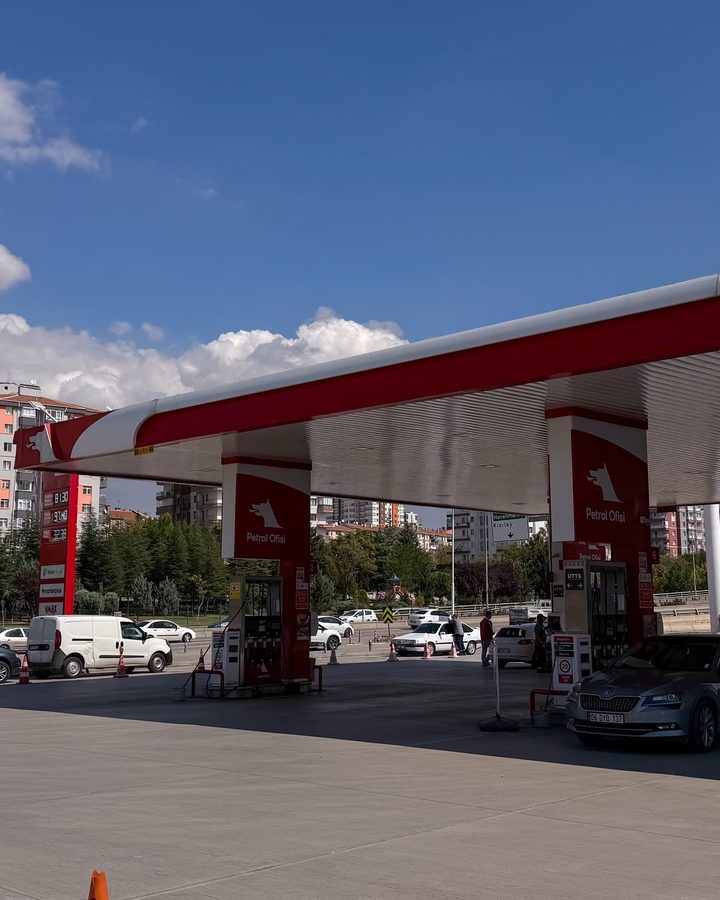 Kanopi altı, pompa alanı